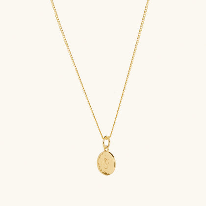Initial Hammered Disc Curb Chain Necklace in Gold